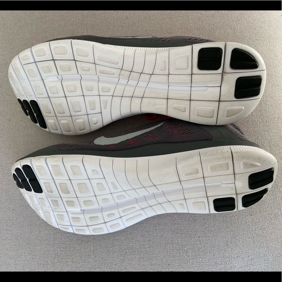 SOLD Women’s Nike Free Sneakers - Picture 4 of 6